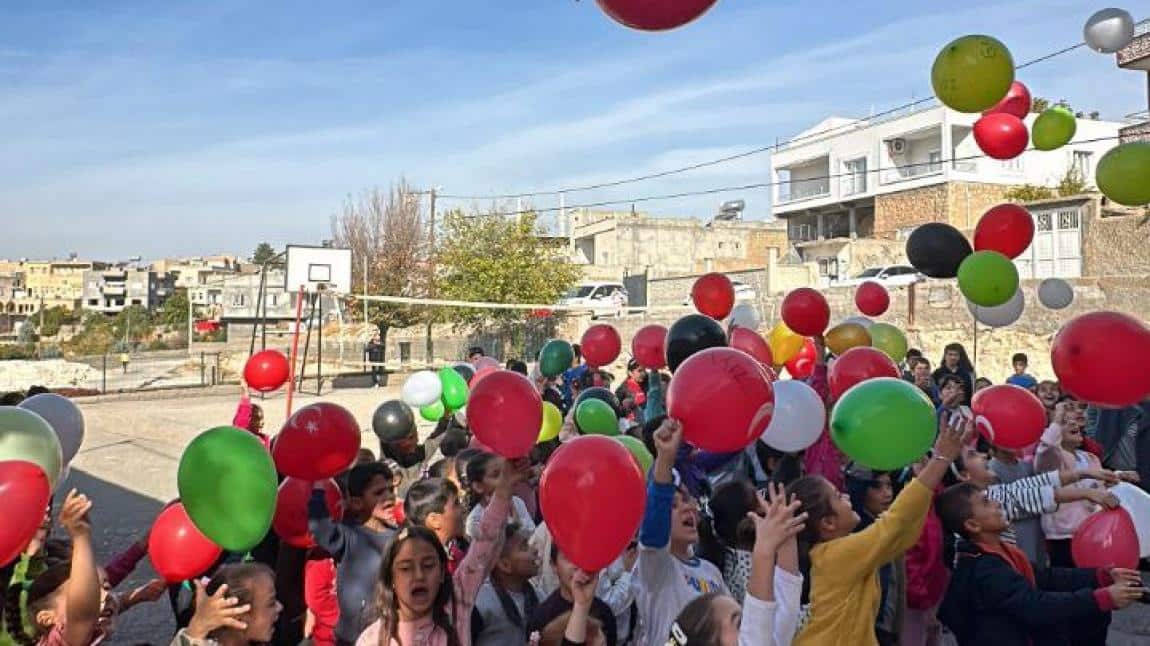 Filistin Yararına Kermes ve Balon Uçurma Etkinliği Yapıldı